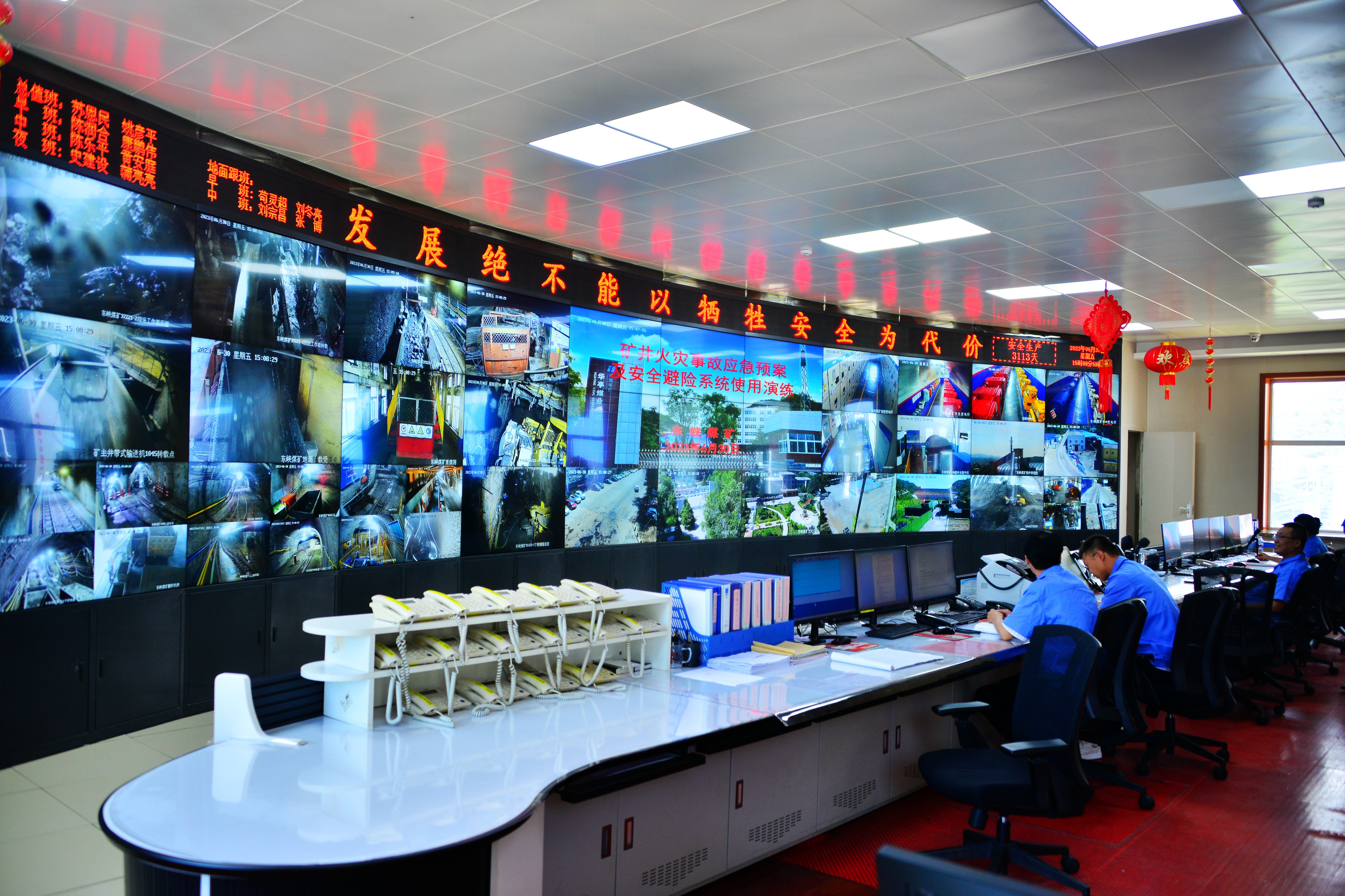 图为调度指挥中心.JPG