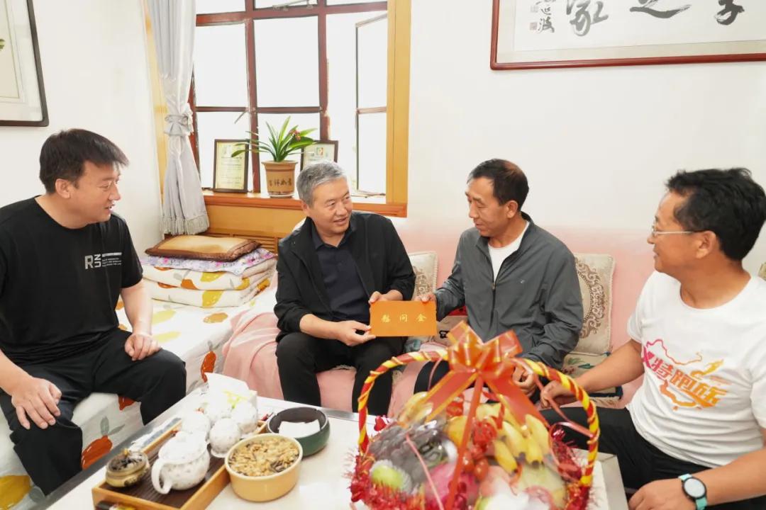 图片35.jpg 图片35.jpg